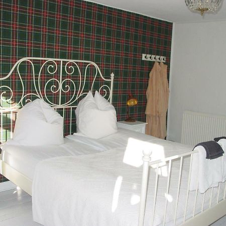 Robert'S Bed & Breakfast Helmarshausen Bagian luar foto