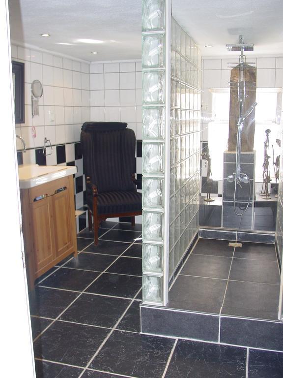 Robert'S Bed & Breakfast Helmarshausen Bagian luar foto