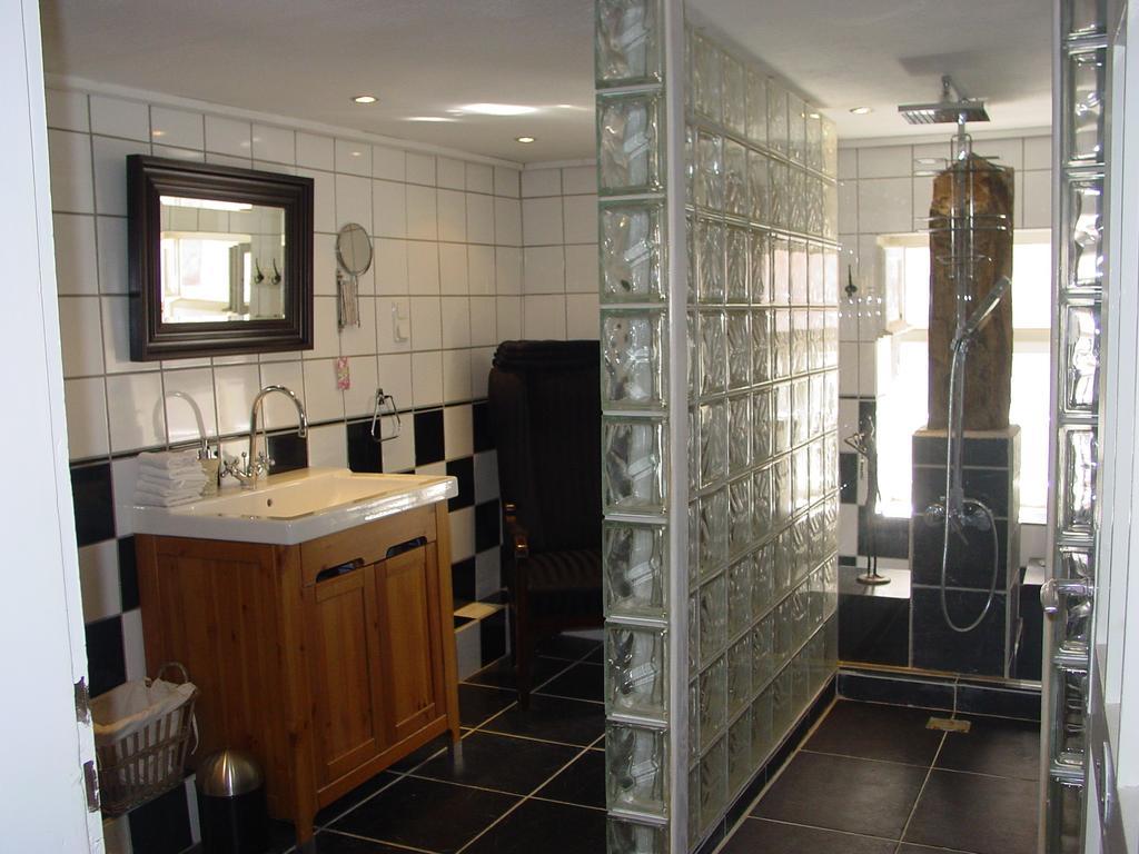 Robert'S Bed & Breakfast Helmarshausen Bagian luar foto