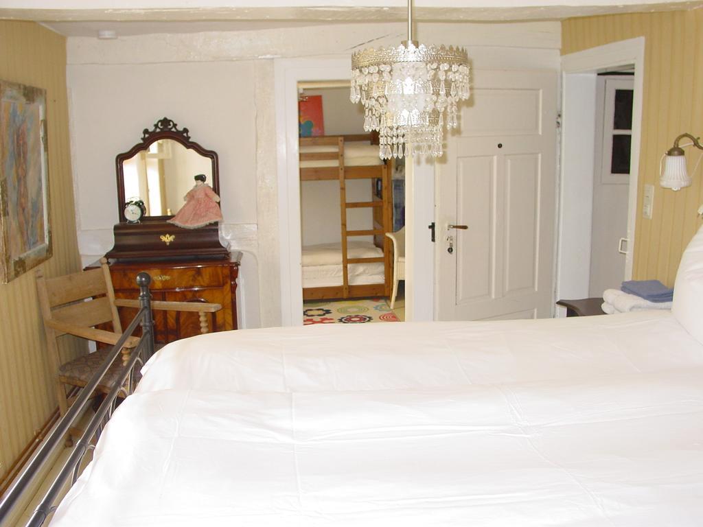 Robert'S Bed & Breakfast Helmarshausen Bagian luar foto