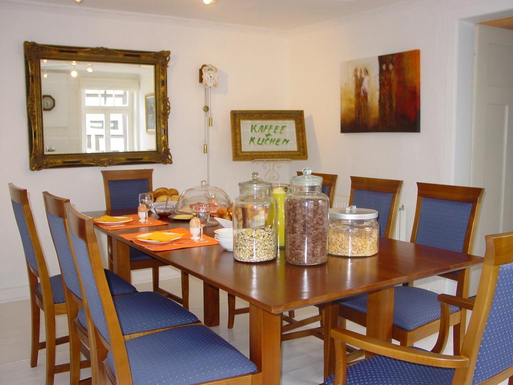 Robert'S Bed & Breakfast Helmarshausen Bagian luar foto