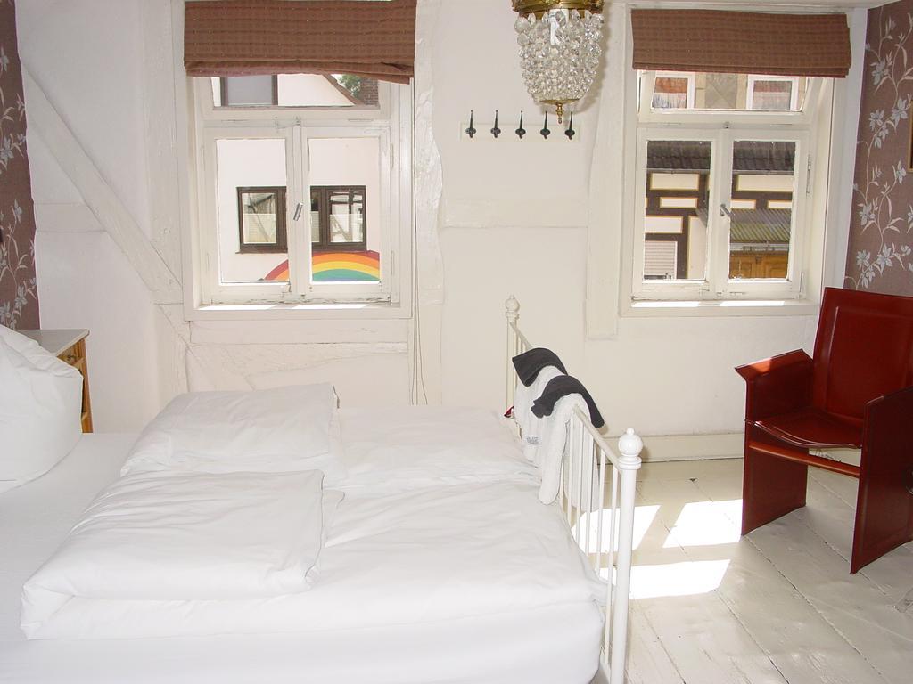 Robert'S Bed & Breakfast Helmarshausen Bagian luar foto