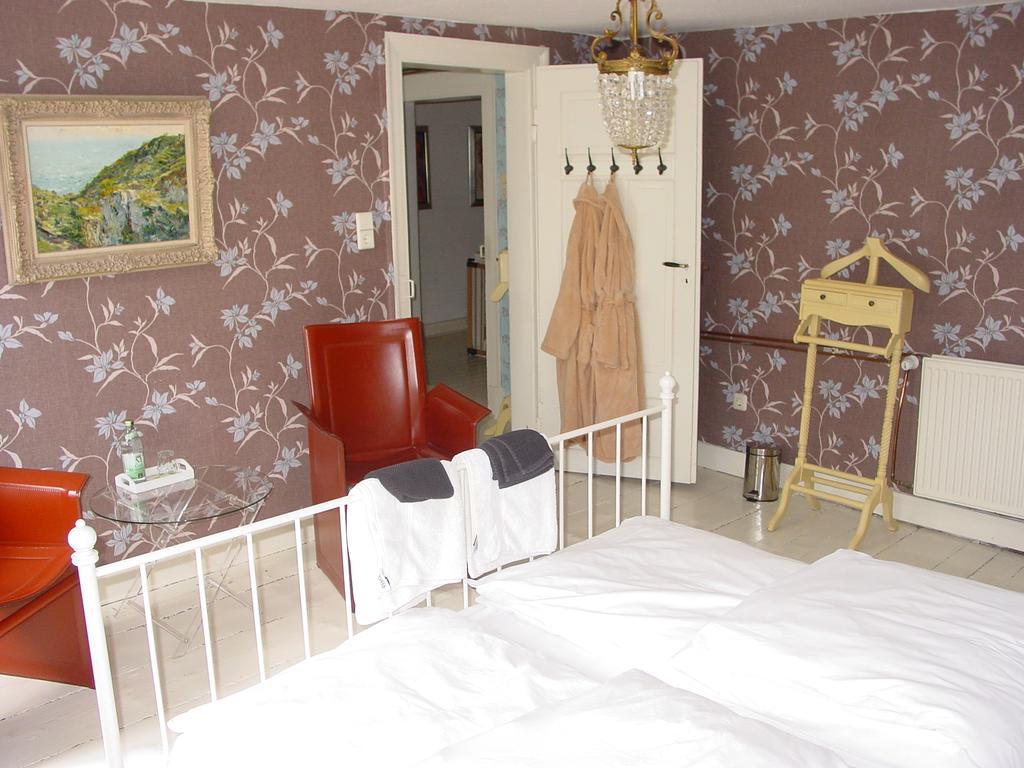 Robert'S Bed & Breakfast Helmarshausen Bagian luar foto