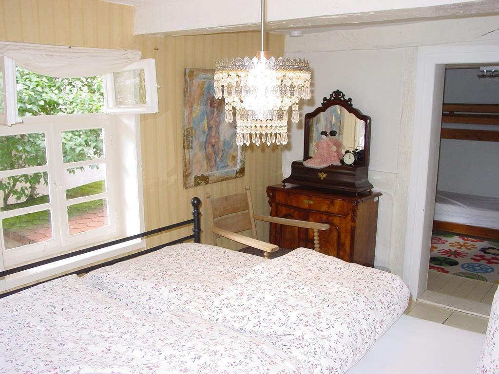 Robert'S Bed & Breakfast Helmarshausen Bagian luar foto