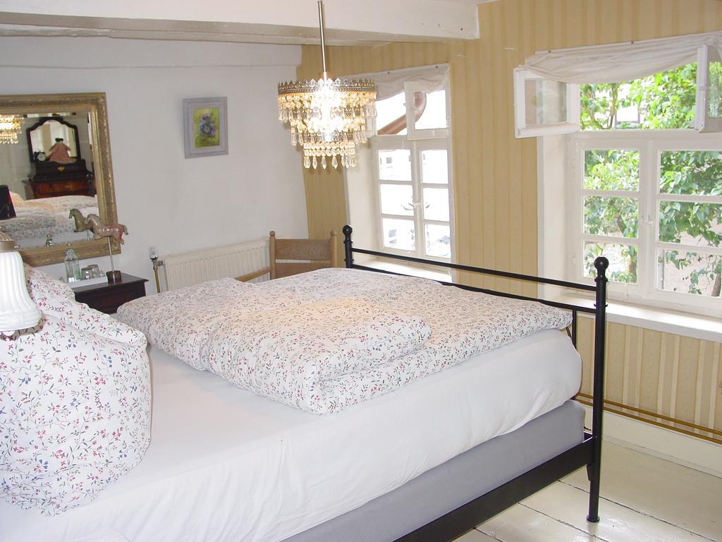 Robert'S Bed & Breakfast Helmarshausen Bagian luar foto