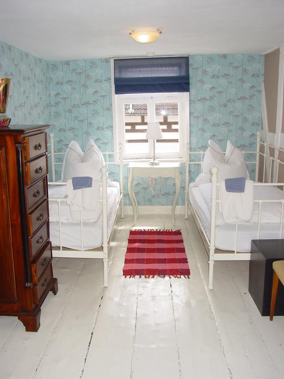 Robert'S Bed & Breakfast Helmarshausen Bagian luar foto