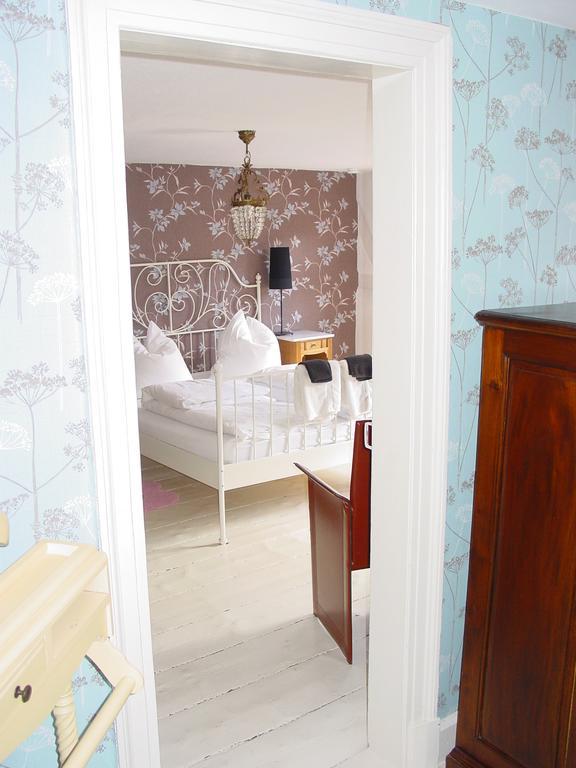Robert'S Bed & Breakfast Helmarshausen Bagian luar foto