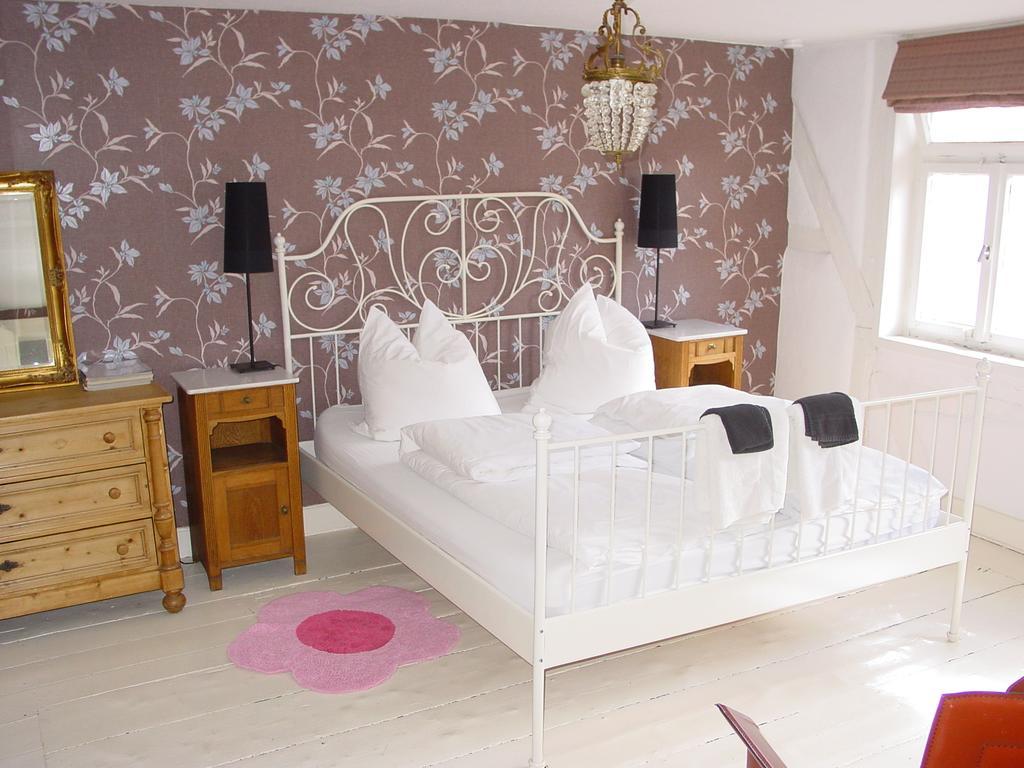 Robert'S Bed & Breakfast Helmarshausen Bagian luar foto