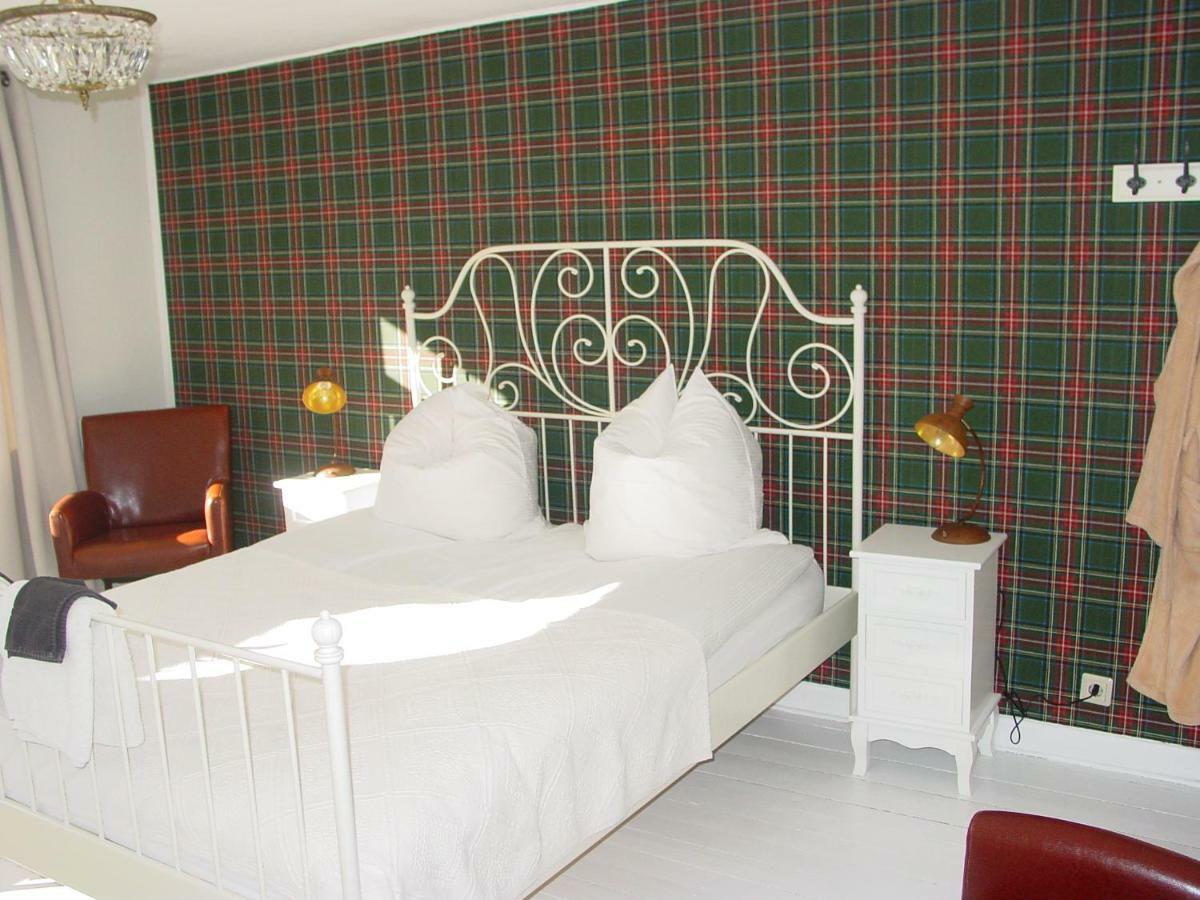 Robert'S Bed & Breakfast Helmarshausen Bagian luar foto