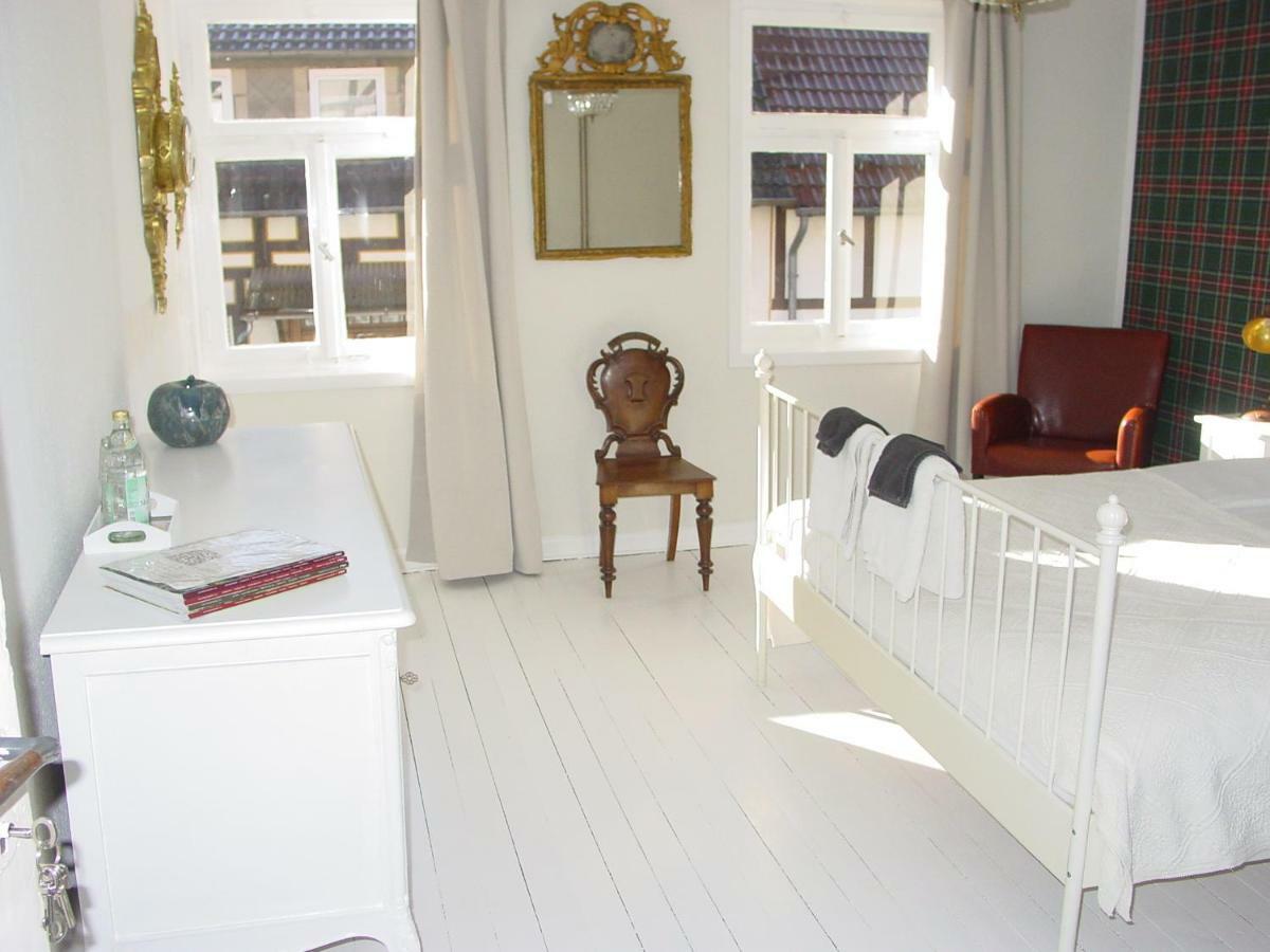 Robert'S Bed & Breakfast Helmarshausen Bagian luar foto