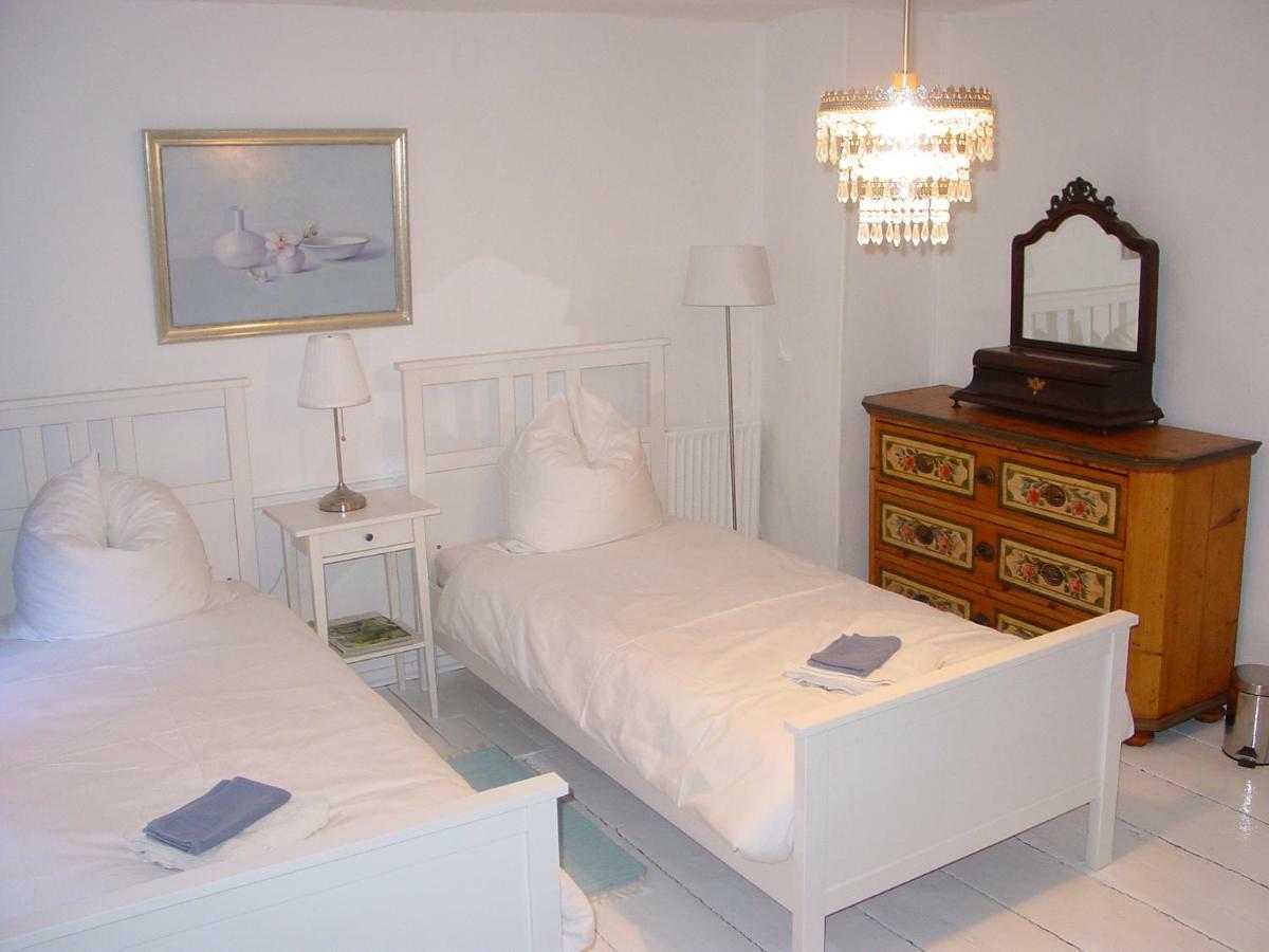 Robert'S Bed & Breakfast Helmarshausen Bagian luar foto