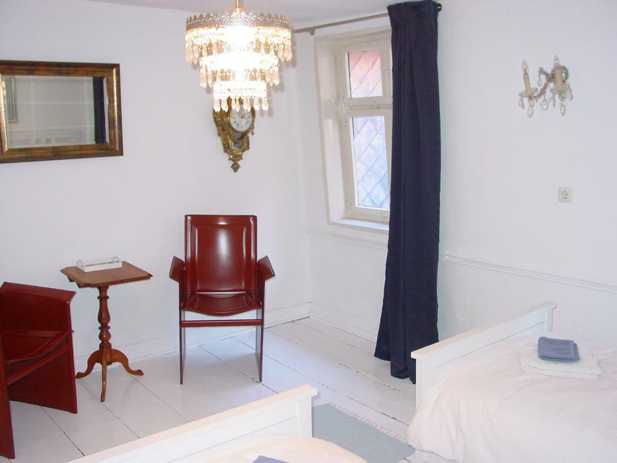 Robert'S Bed & Breakfast Helmarshausen Bagian luar foto