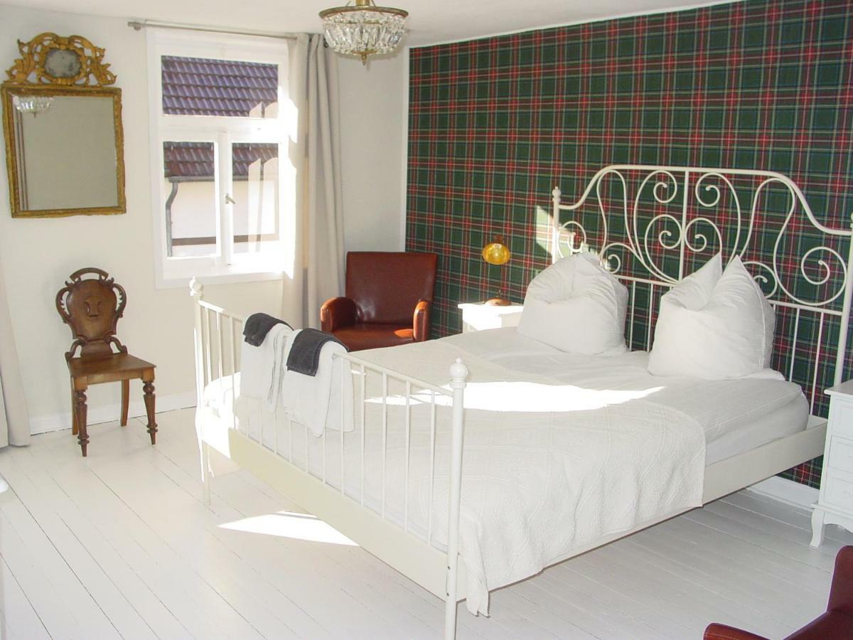 Robert'S Bed & Breakfast Helmarshausen Bagian luar foto