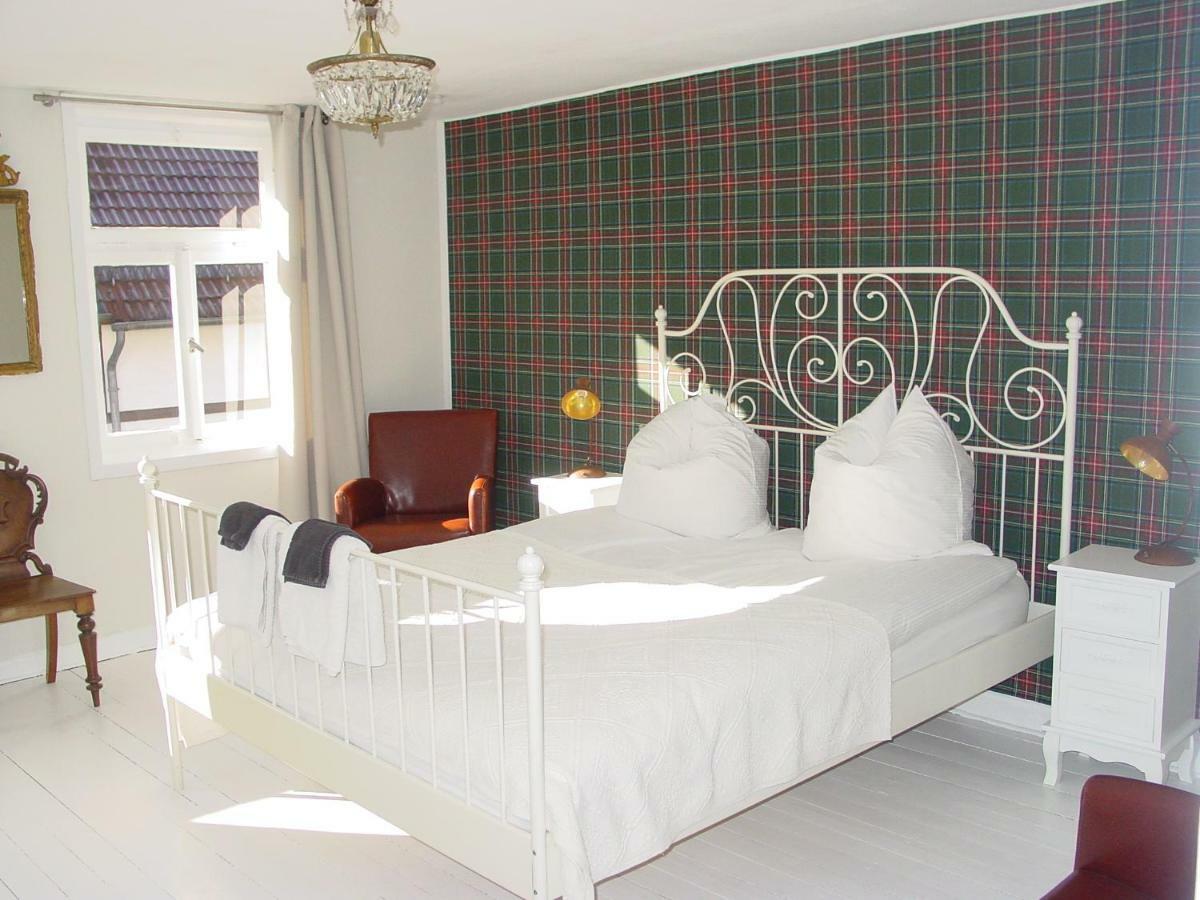 Robert'S Bed & Breakfast Helmarshausen Bagian luar foto